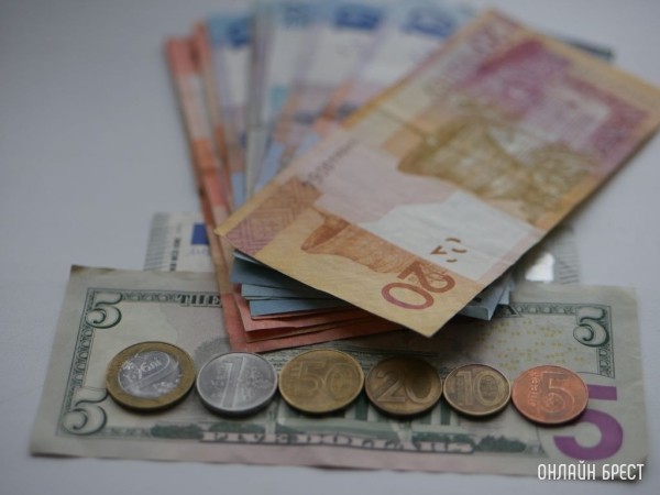 Курс доллара поставил новый рекорд на бирже – более 3,2 рубля Курс доллара поставил новый рекорд на бирже – более 3,2 рубля