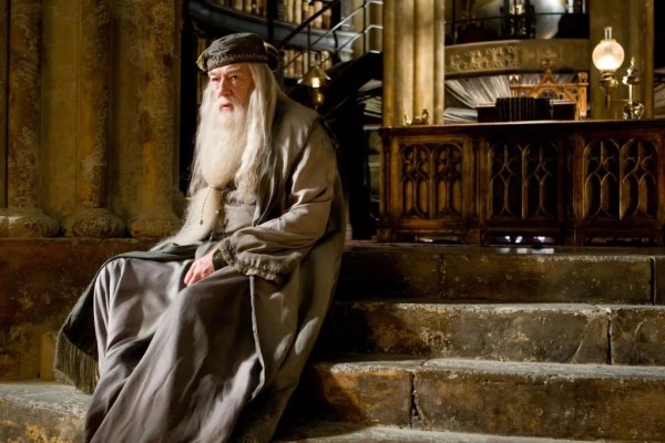 Актер Гэмбон, сыгравший Альбуса Дамблдора, скончался в возрасте 82 лет Актер Гэмбон, сыгравший Альбуса Дамблдора, скончался в возрасте 82 лет