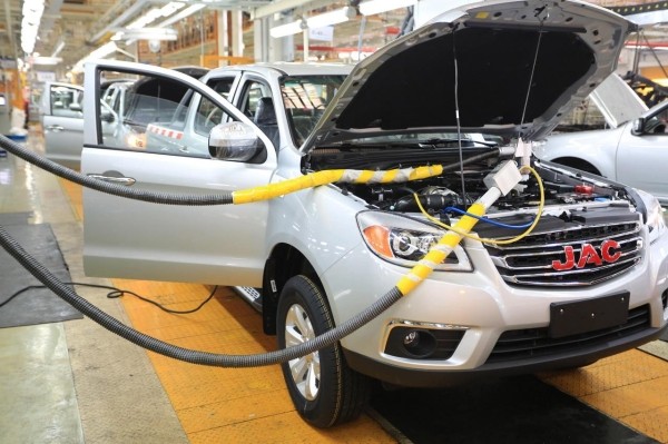 На это стоит посмотреть: вот как в Китае собирают пикапы для Беларуси На это стоит посмотреть: вот как в Китае собирают пикапы для Беларуси