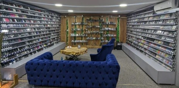 Вот как выглядит самая большая коллекция мобильников по версии Книги Гиннесса