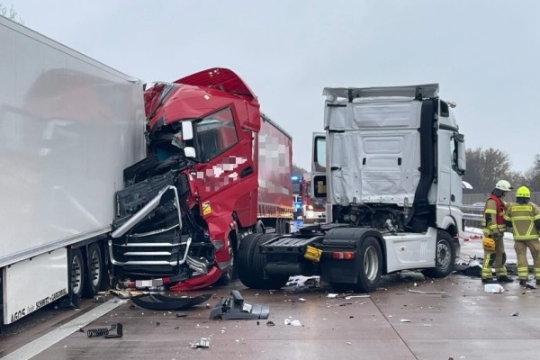 В Германии белорус пострадал в ДТП с тремя грузовиками В Германии белорус пострадал в ДТП с тремя грузовиками