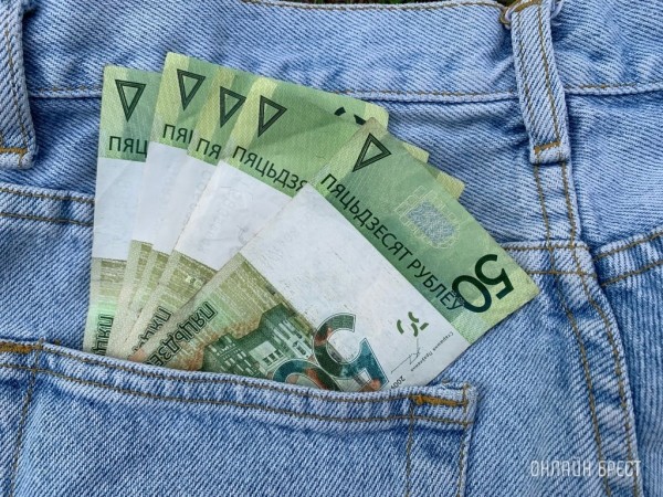 В Беларуси растет число регионов с зарплатой свыше 2000 рублей. Где зарабатывают больше всего?