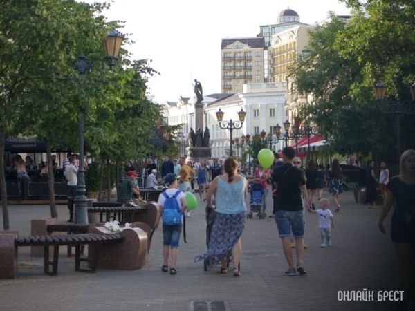Увеличение пособий и усиление поддержки семей с детьми. Лукашенко подписал закон