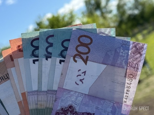 В Беларуси появились вакансии с зарплатой до 10 тысяч рублей. Кому готовы столько платить? В Беларуси появились вакансии с зарплатой до 10 тысяч рублей. Кому готовы столько платить?