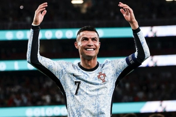 Криштиану Роналду первым в мире набрал 1 млрд подписчиков в соцсетях Криштиану Роналду первым в мире набрал 1 млрд подписчиков в соцсетях