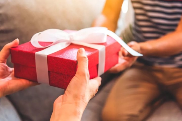 Какая сумма подарков не облагается налогом в 2025 году? Какая сумма подарков не облагается налогом в 2025 году?