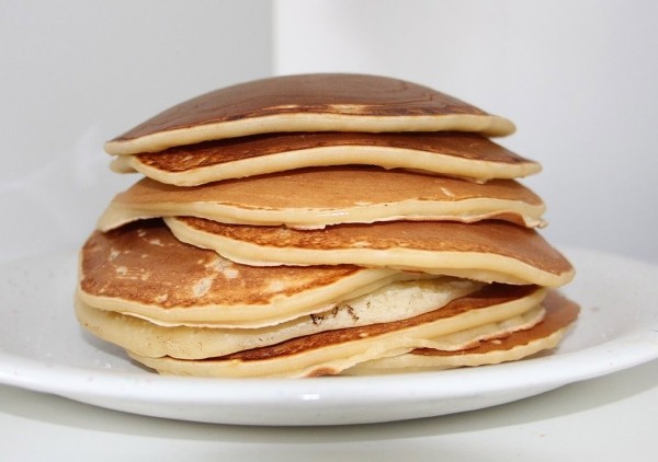 Женщина насмерть подавилась на конкурсе по поеданию блинов Женщина насмерть подавилась на конкурсе по поеданию блинов