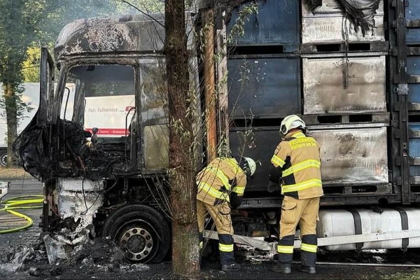 В Германии загорелась фура белоруса, огонь уничтожил кабину В Германии загорелась фура белоруса, огонь уничтожил кабину