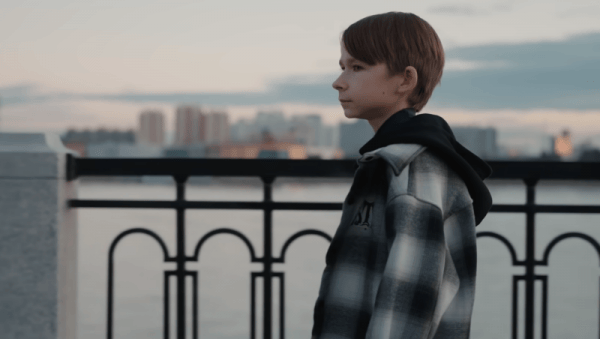 В 20 лет парень выглядит как ребенок В 20 лет парень выглядит как ребенок