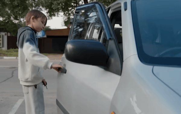 В 20 лет парень выглядит как ребенок В 20 лет парень выглядит как ребенок